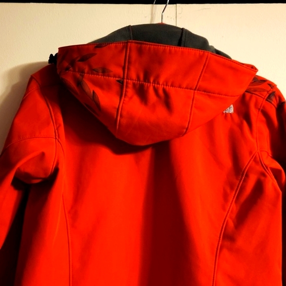 North Face Summit Series in red.  Women's size small.  Unique feather design. 🪶 - Picture 6 of 8